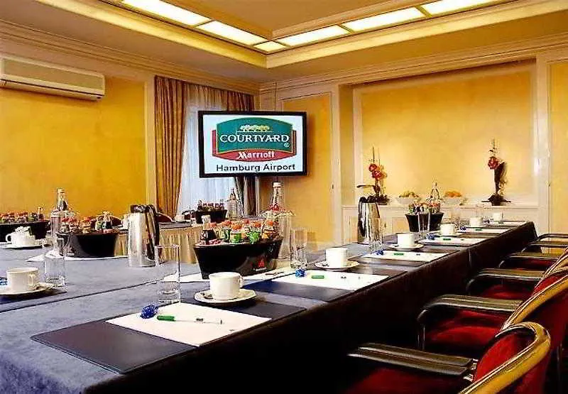 Отель Courtyard By Marriott Hamburg Airport