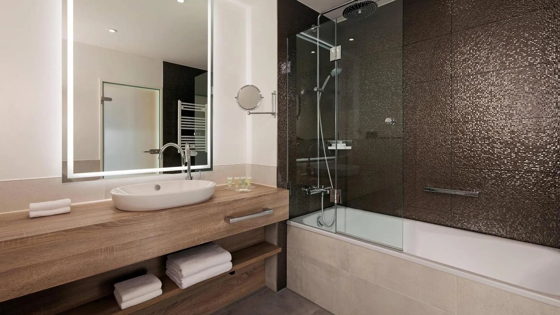 Отель Courtyard By Marriott Hamburg Airport