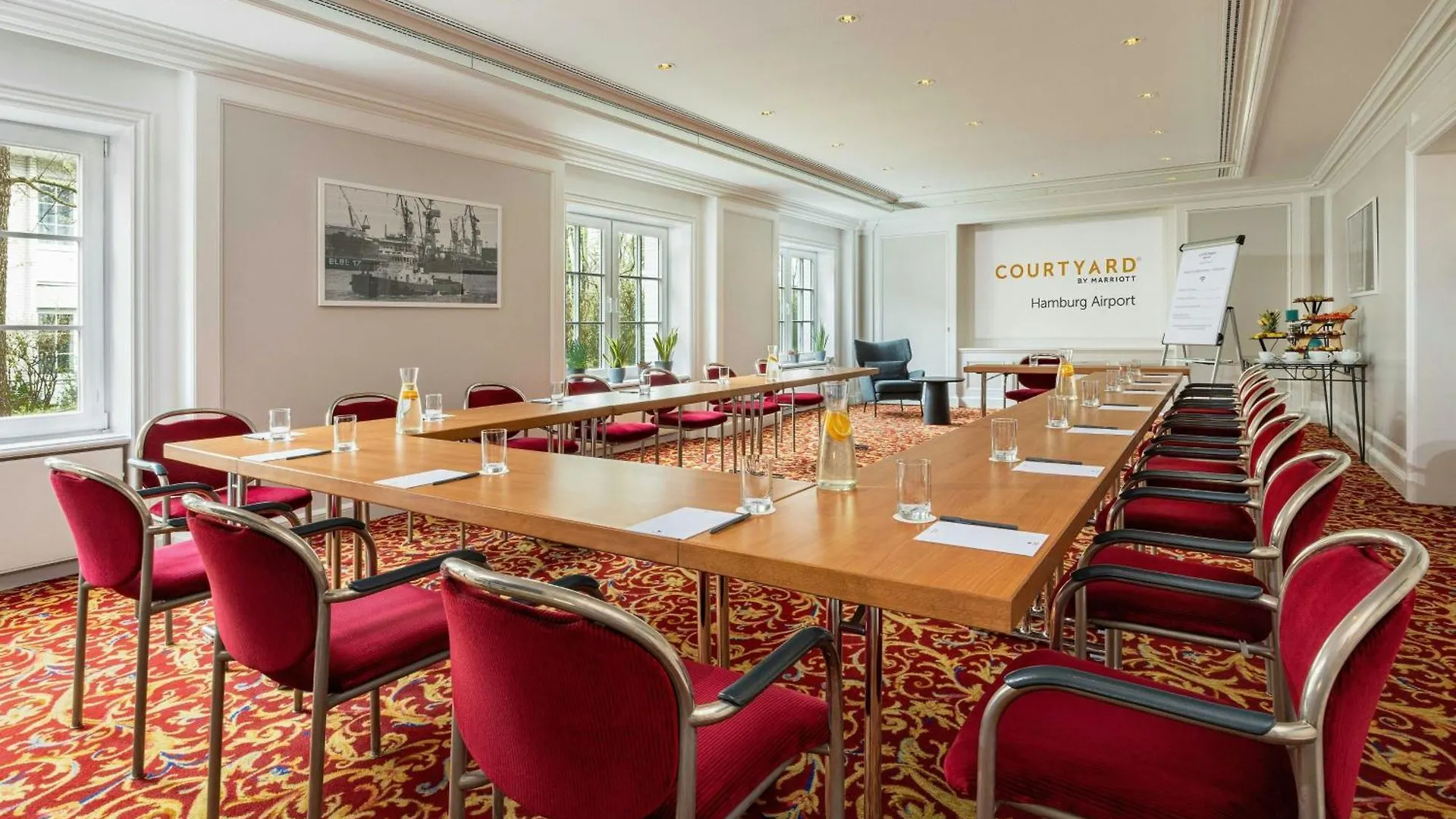 Отель Courtyard By Marriott Hamburg Airport Германия