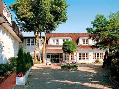 Отель Courtyard By Marriott Hamburg Airport 4*,