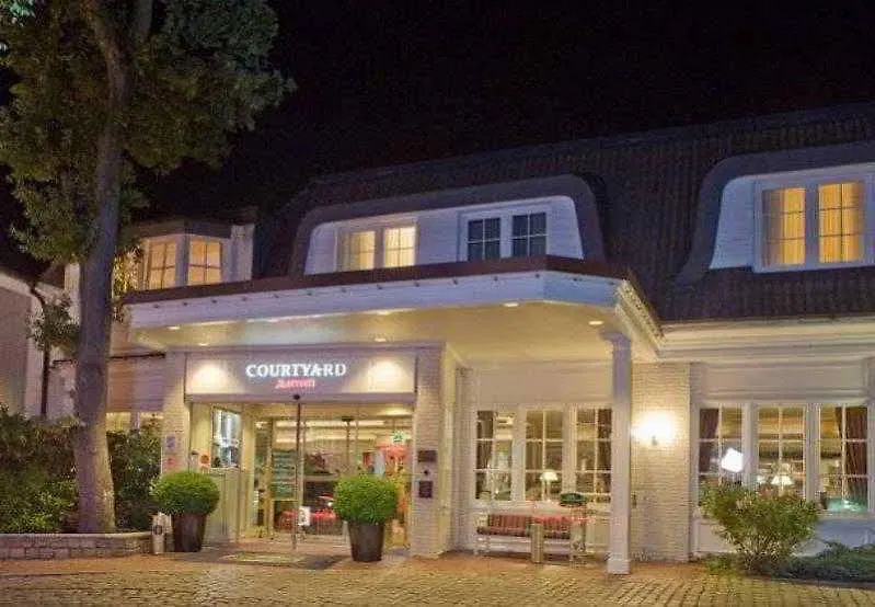 Отель Courtyard By Marriott Hamburg Airport