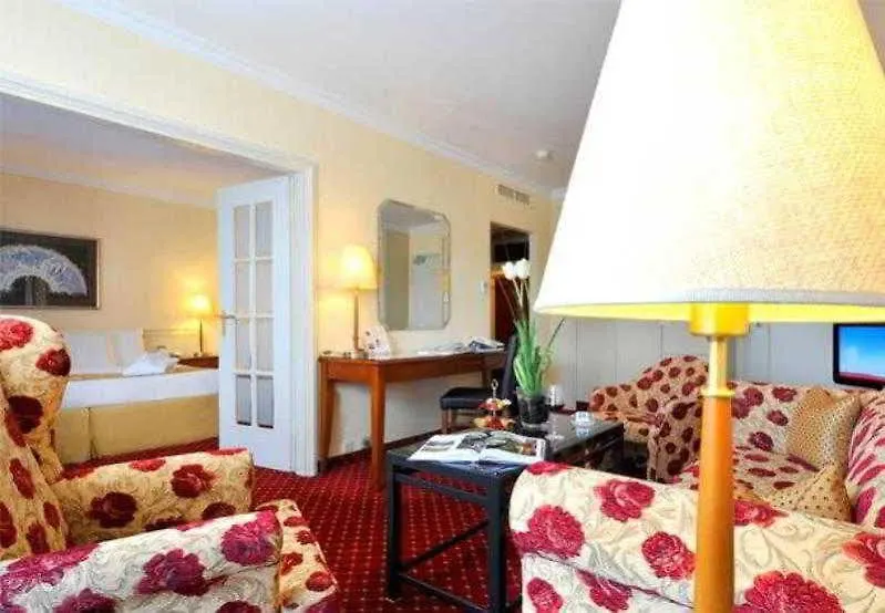 Отель Courtyard By Marriott Hamburg Airport