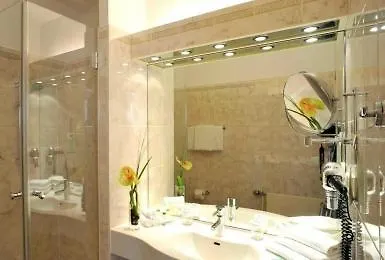 Отель Courtyard By Marriott Hamburg Airport